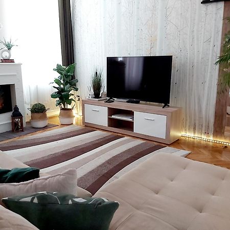 Lena Apartman - Eger Luaran gambar
