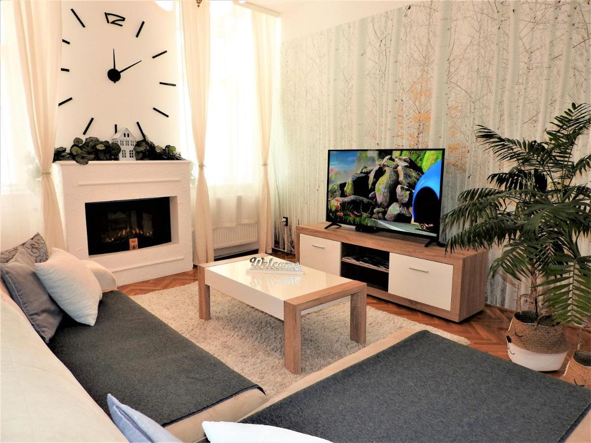 Lena Apartman - Eger Luaran gambar