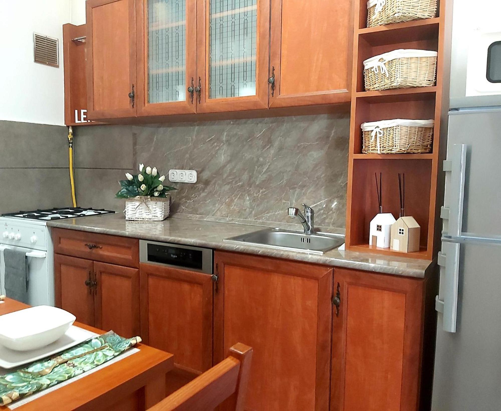Lena Apartman - Eger Luaran gambar