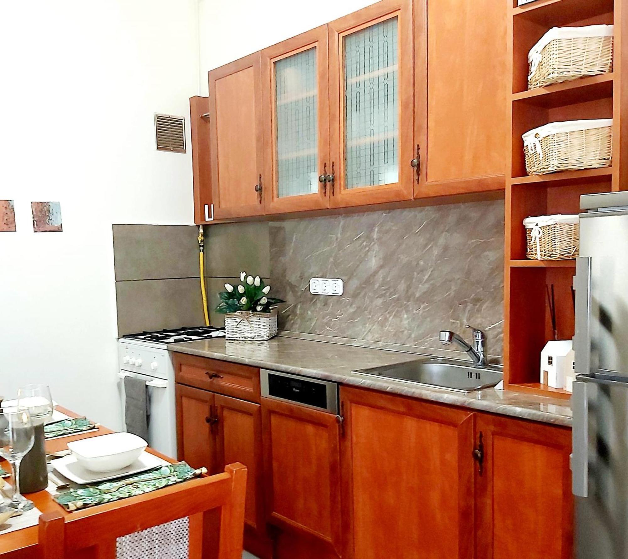 Lena Apartman - Eger Luaran gambar