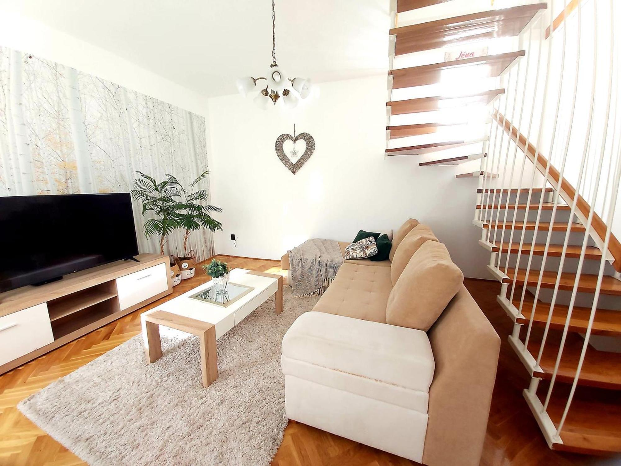Lena Apartman - Eger Luaran gambar